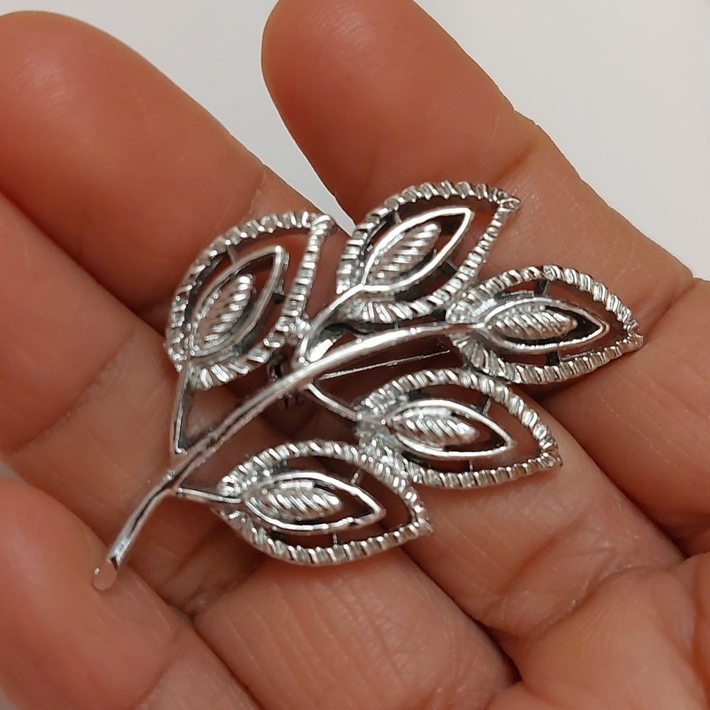 Vintage Gerry's Metal Leaf Brooch Pin Silver Tone